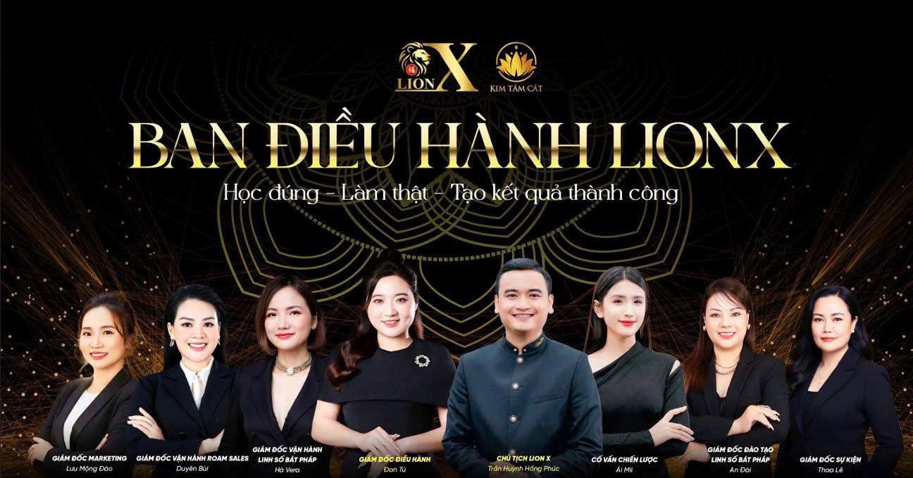 Ban Điều Hành LionX - Lưu Mộng Đào đứng ngoài cùng bên trái