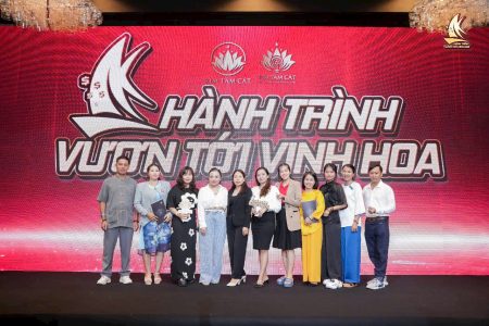 Hoạt động đội nhóm tại chương trình Hành trình vươn tới vinh hoa.