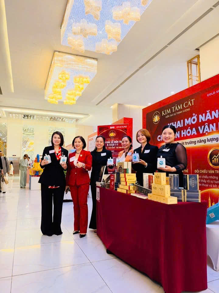 Đại diện Kim Tâm Cát giao lưu kết nối với khách tham dự BNI APAC SME Expo 2026